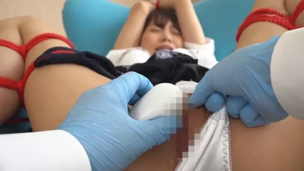 【動画】パンツ内にクリ吸引器を固定されて腰ビク絶頂する緊縛女子